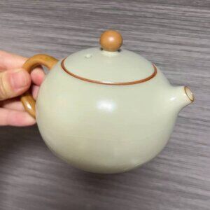 Classic Round Ceramic Teapot for Everyday Use